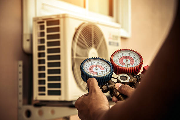 Professional Hvac Repair technician working in Davis, IL
